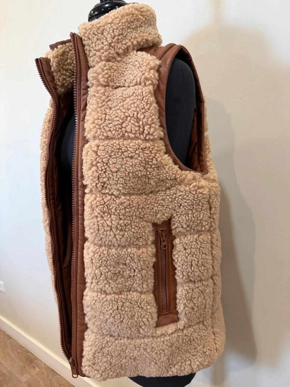 Tuckernuck camel leather and shearling reversible Beckham vest - Picture 4 of 11